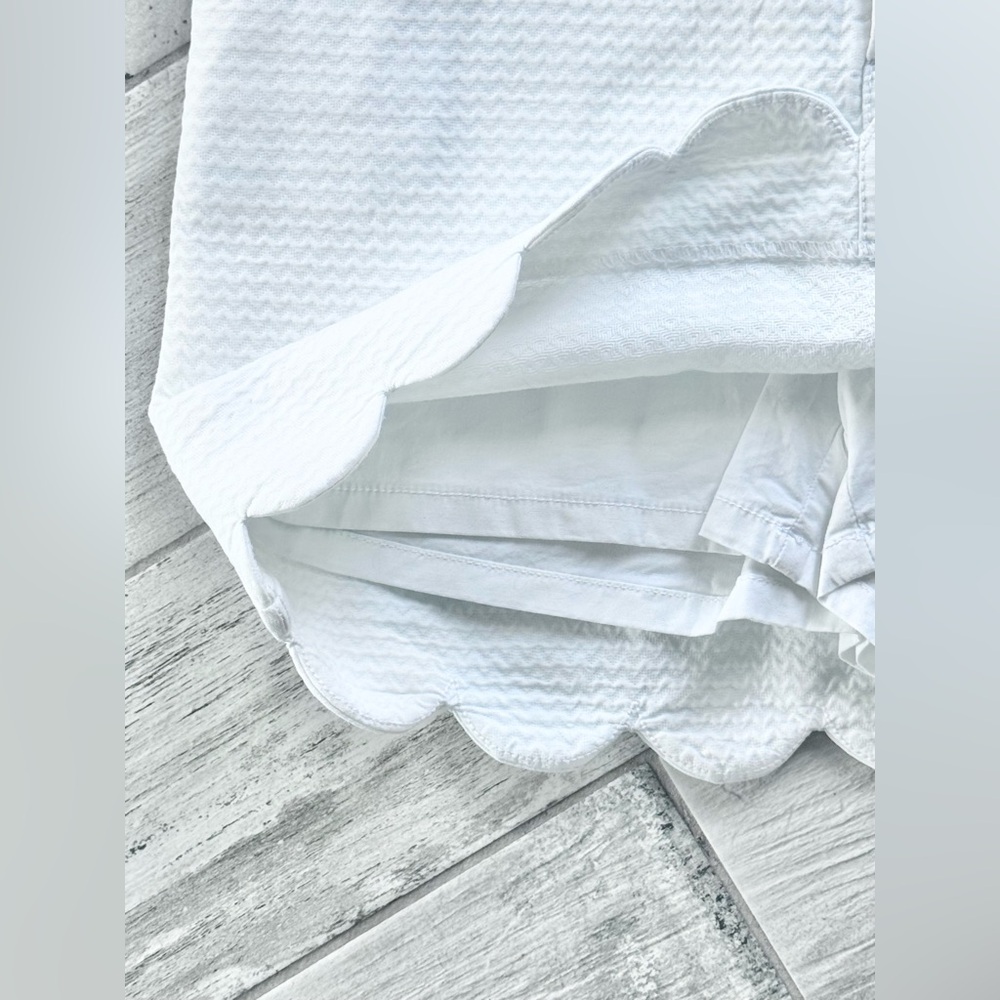 Lilly Pulitzer Textured White Scalloped Hem Skort - size 4 - Picture 5 of 5